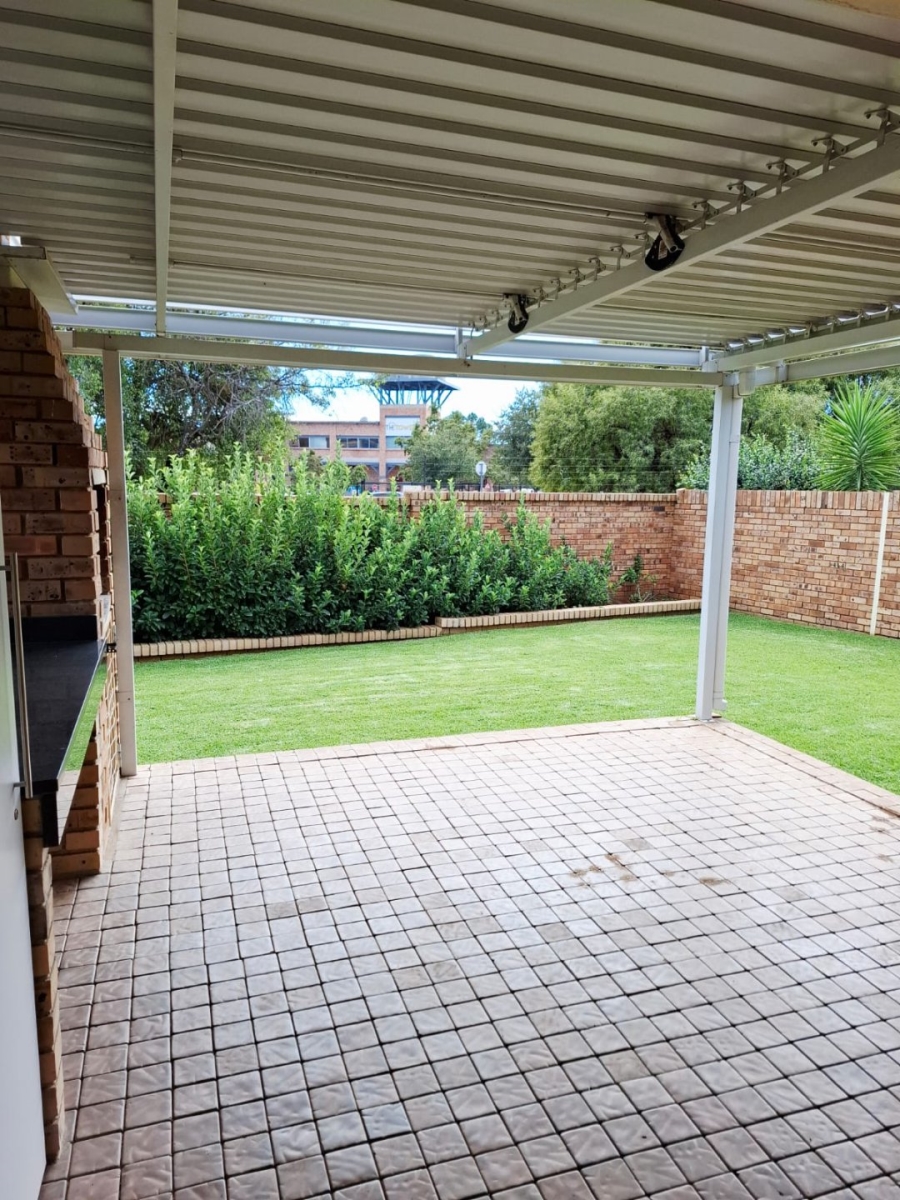 3 Bedroom Property for Sale in Langenhovenpark Free State